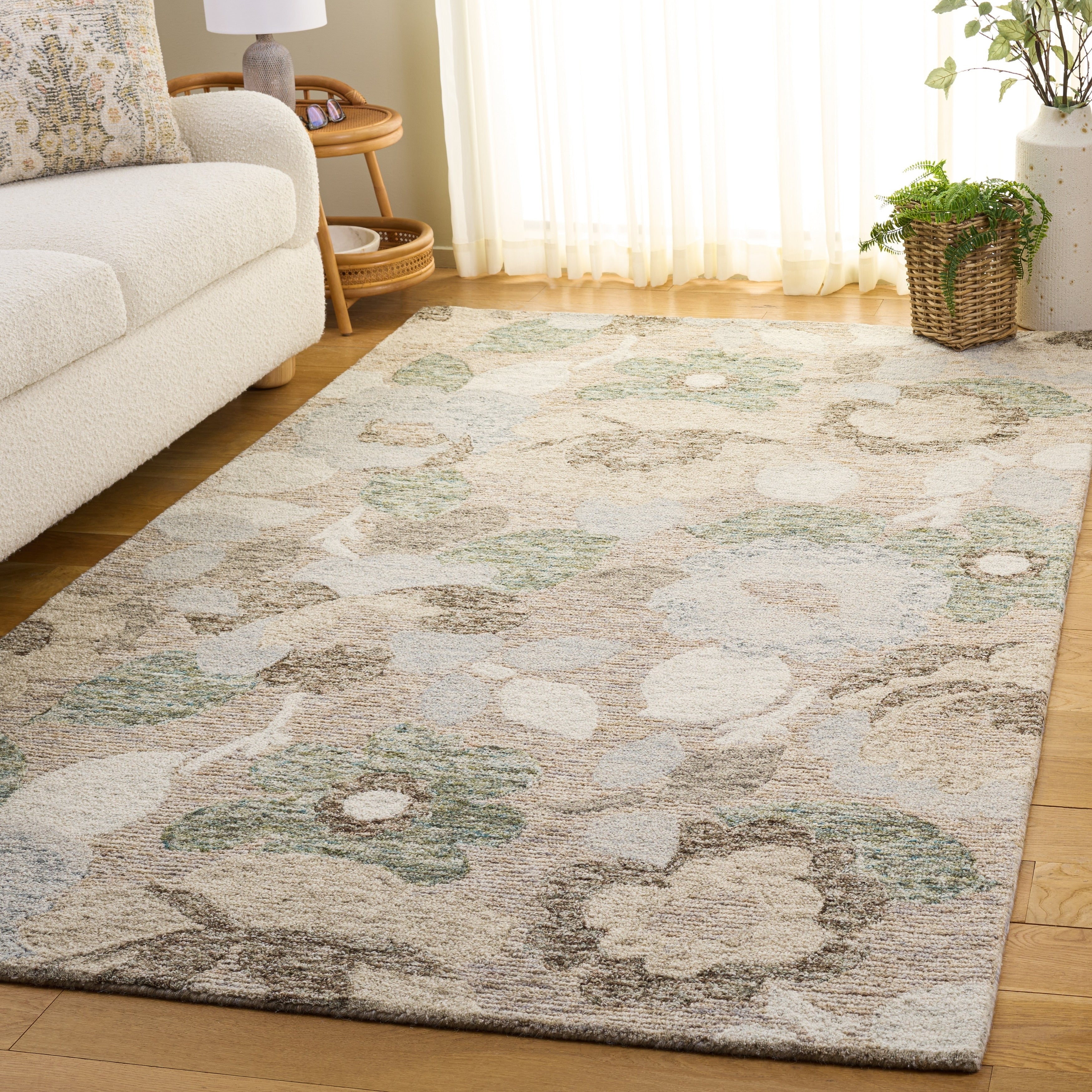 Safavieh Handmade Metro Grigoria Floral Wool Area Rug