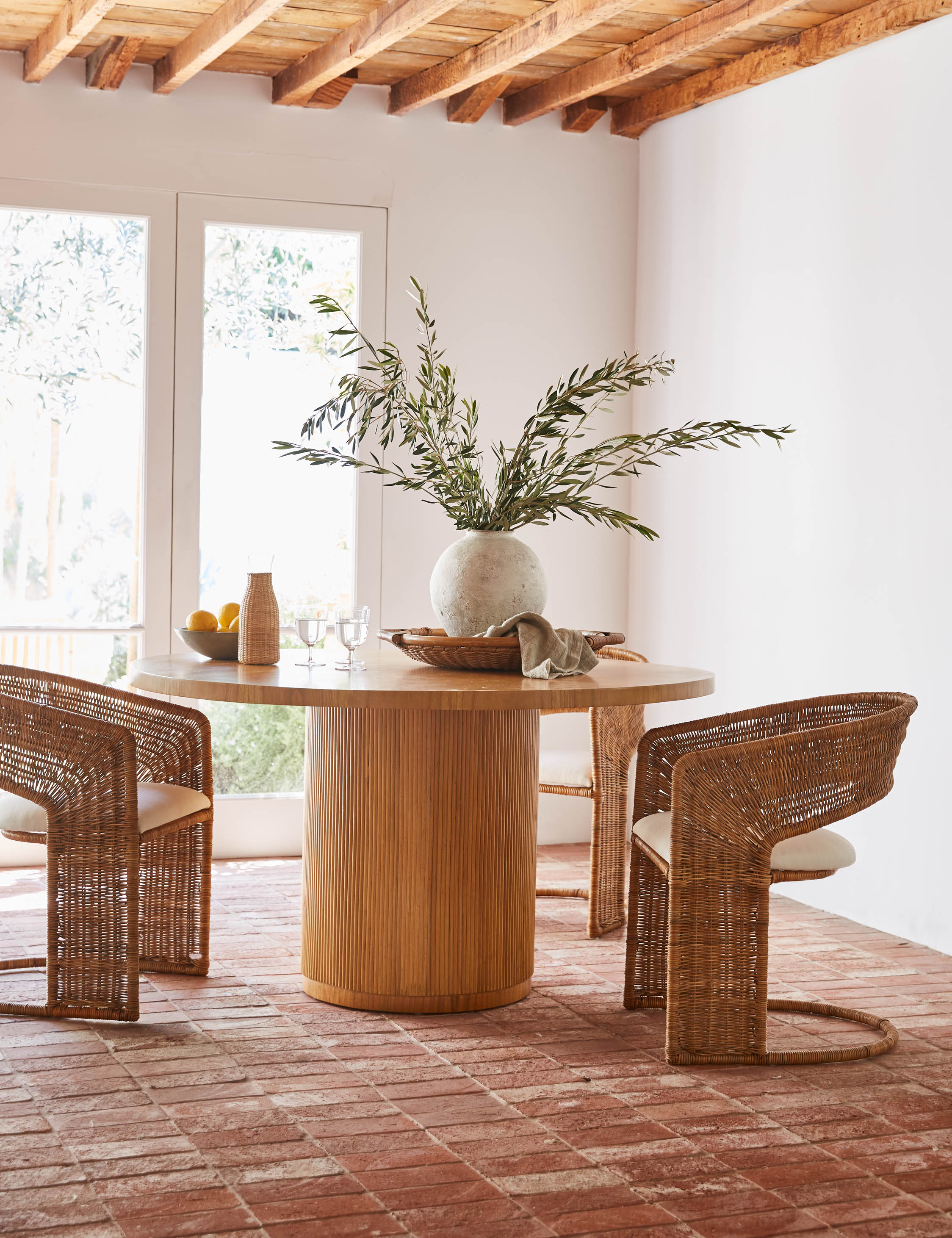 Elvia Round Dining Table