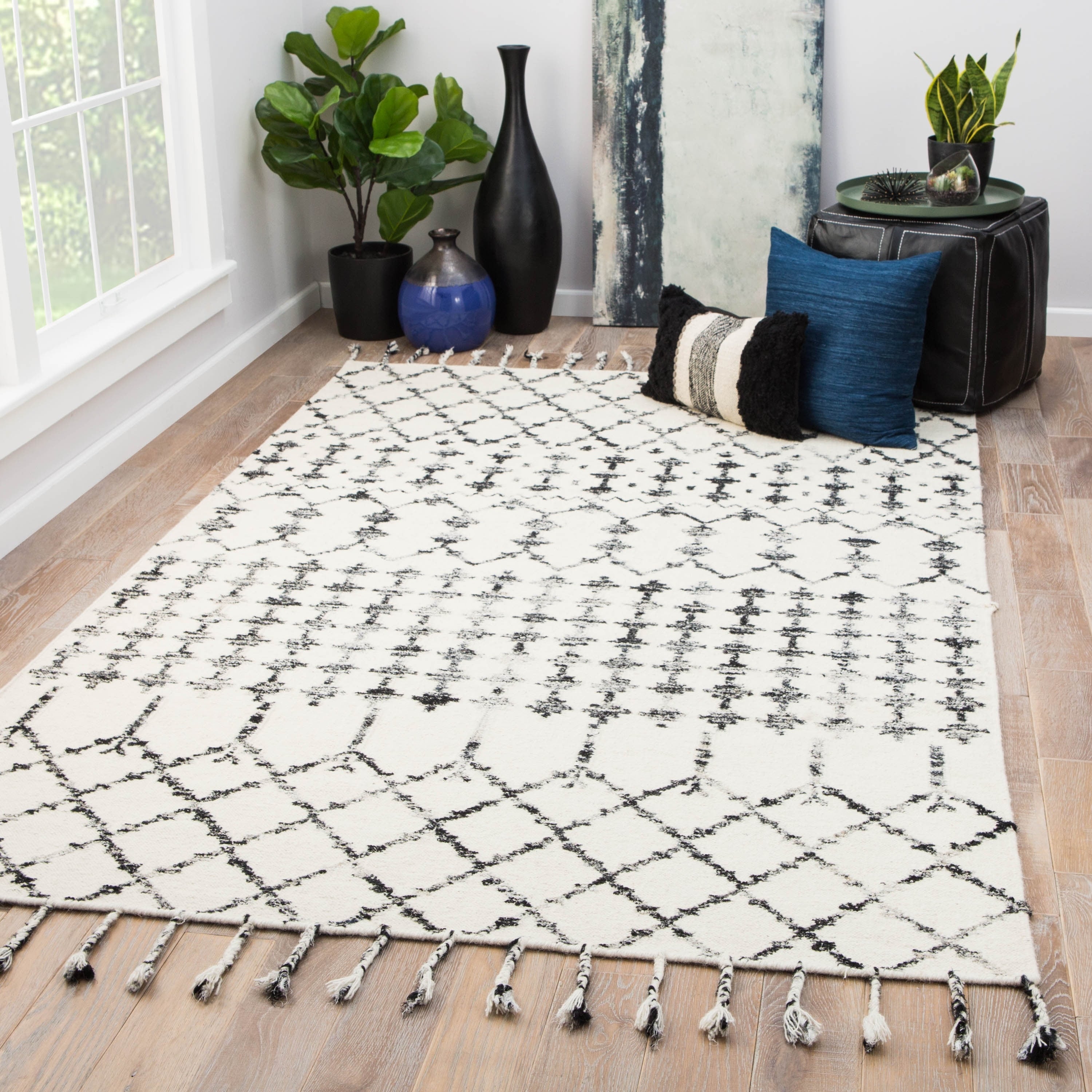 Salita Handmade Geometric Ivory Black Area Rug 8 X 10 710 X910