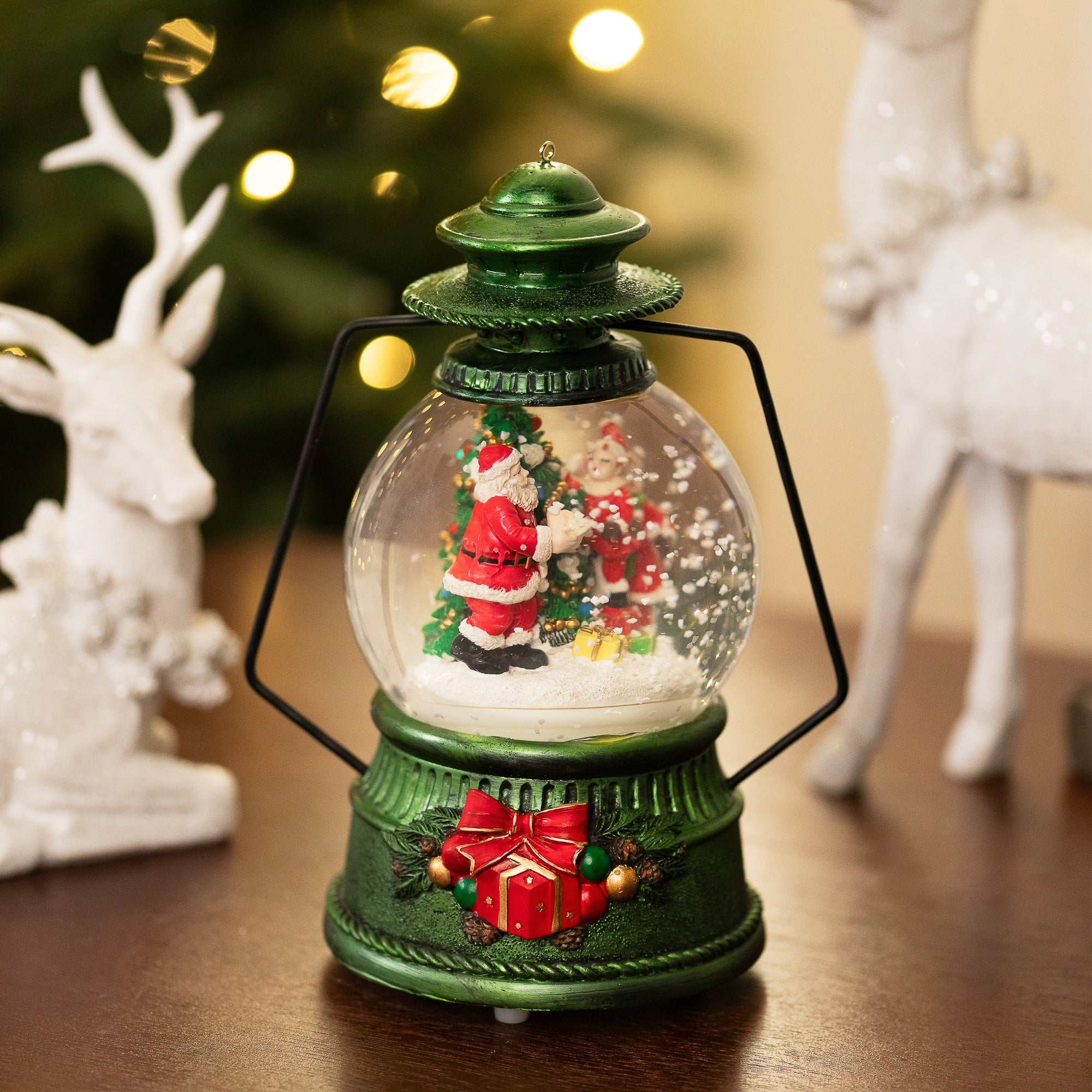 8 Santa Claus And Kids By Christmas Tree Lantern Snow Globe
