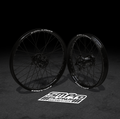 SM PRO SUR RON LIGHT BEE WHEEL SET 19/16″ ALL BLACK COMBO