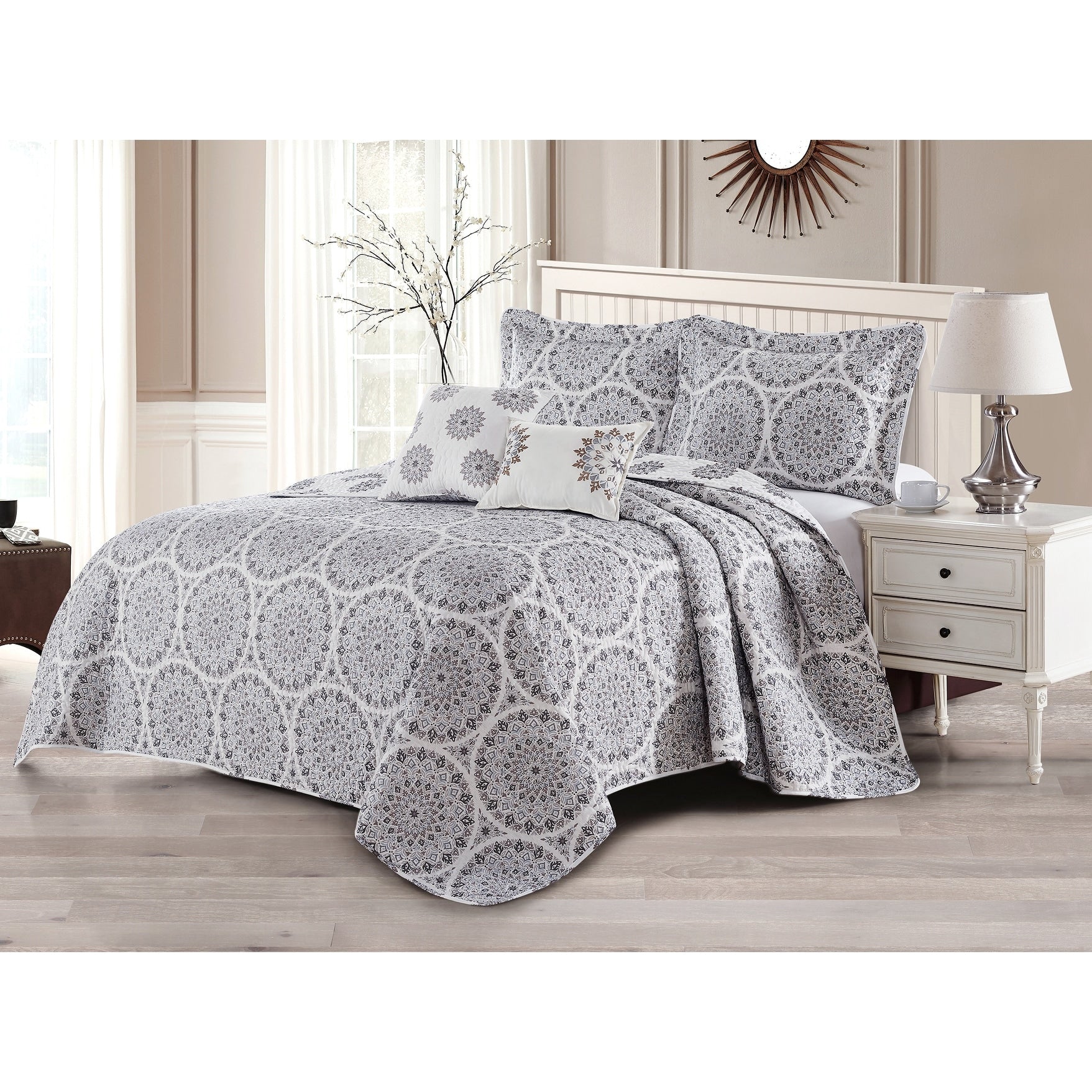 Serenta Tribal Medallion 5 Piece Reversible Quilt Bedspread Comforter Set