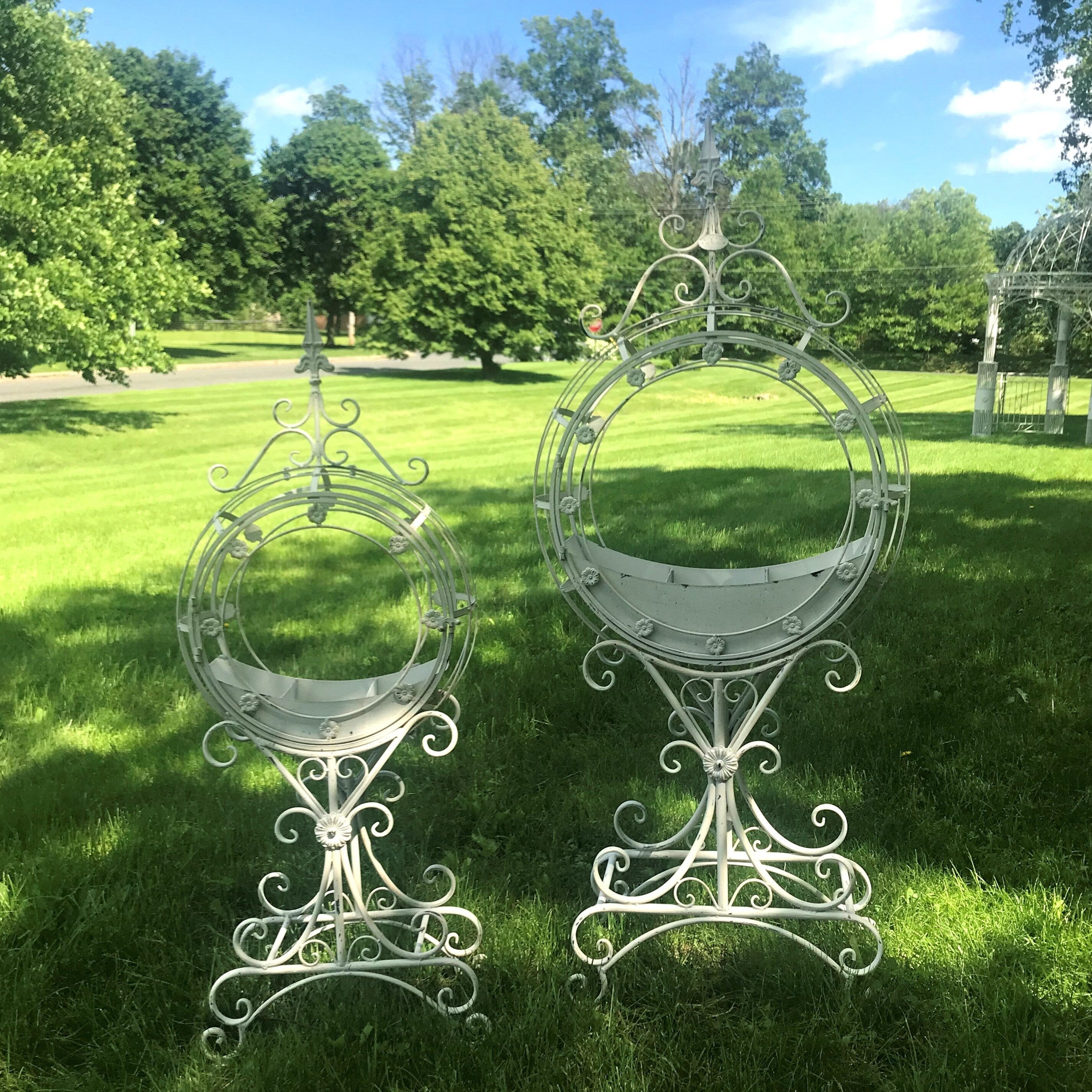 Set Of 2 Tall Tamar Iron Planters In Antique White