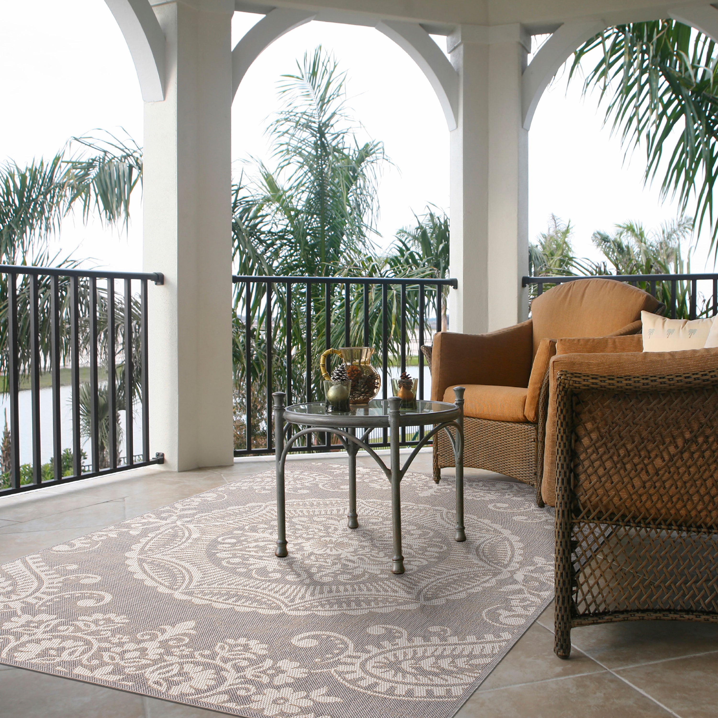 Signature Home Piermont Light Grey Polypropylene Area Rug 53 X 74