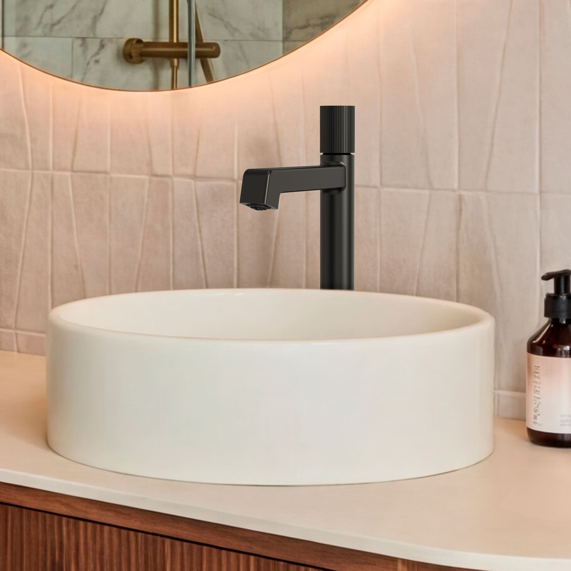 Vessel Sink Faucet Single Hole Bathroom Faucet With Drain Assembly