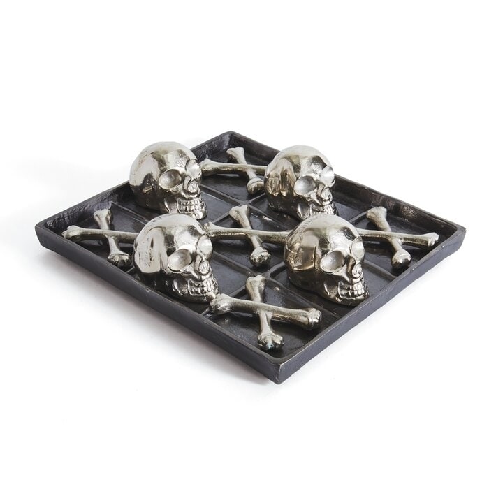 Sifuentes Skull And Bones Tic Tac Toe