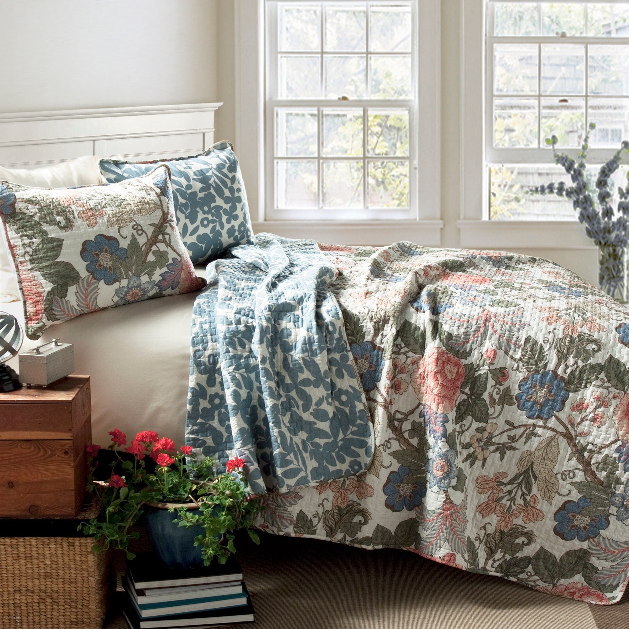 The Curated Nomad Chorro 3 Piece Quilt Set