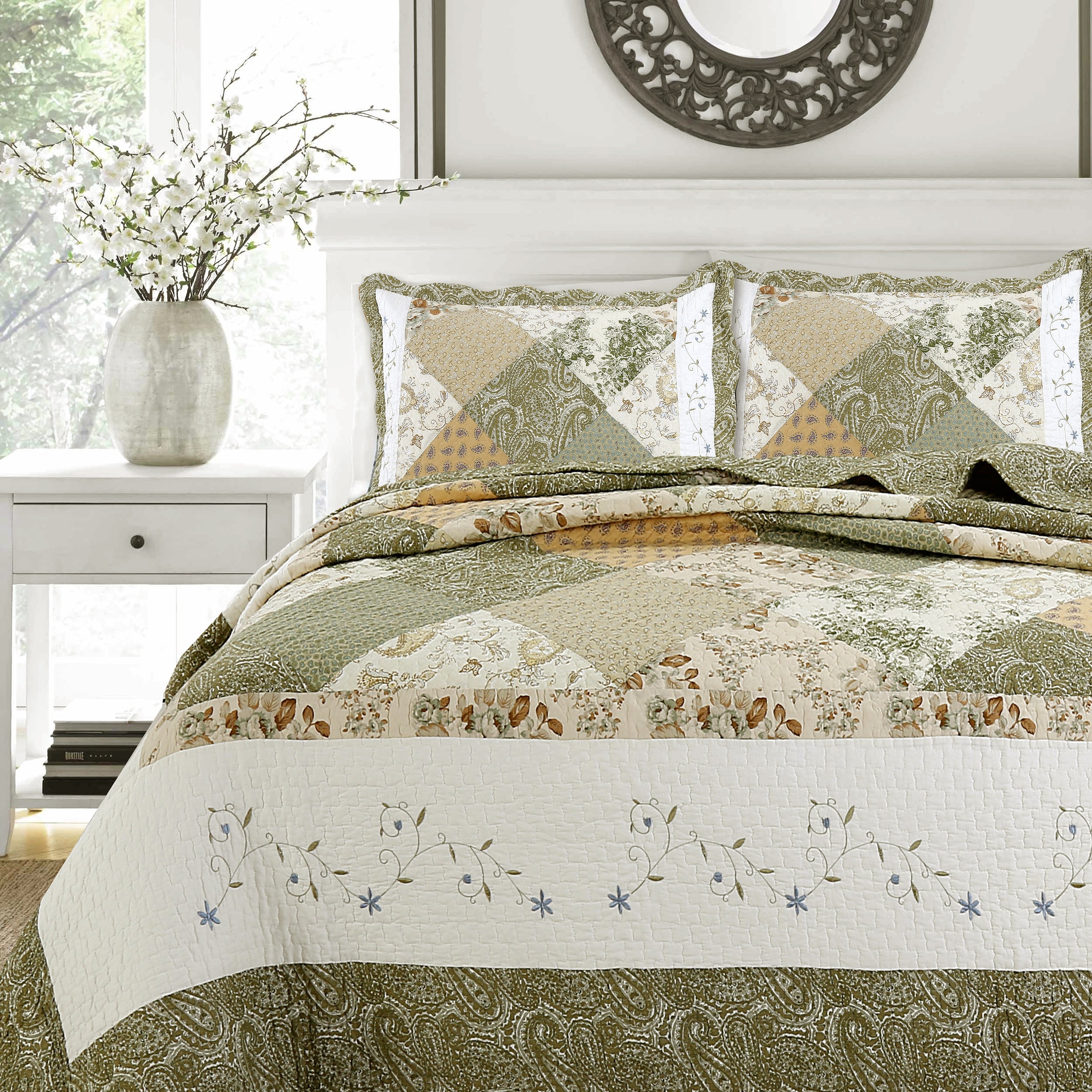 The Gray Barn Crosskeys Patchwork 3 Piece Quilt Set