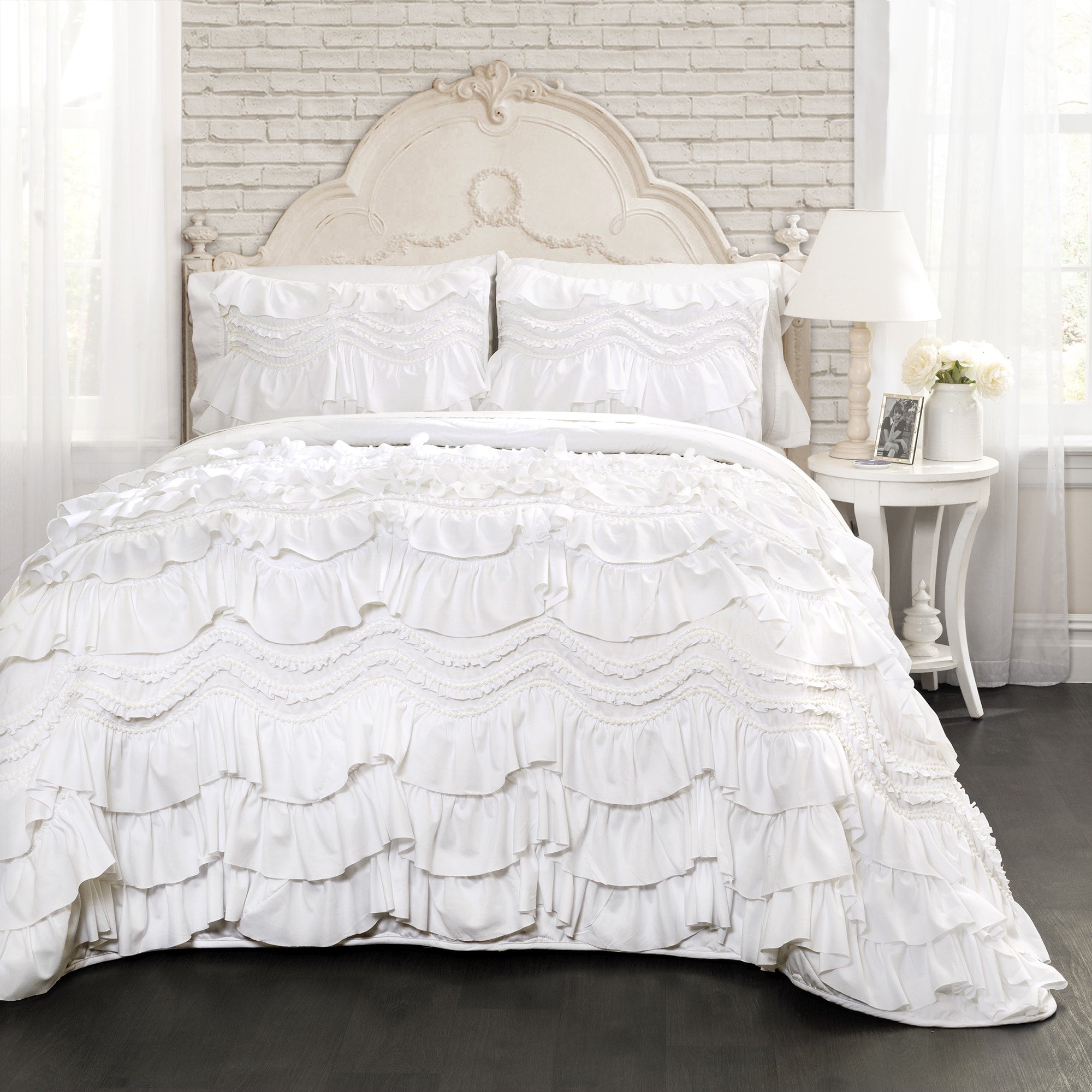 The Gray Barn Hallelujah Acres White Ruffled Trim 3 Piece Quilt Set