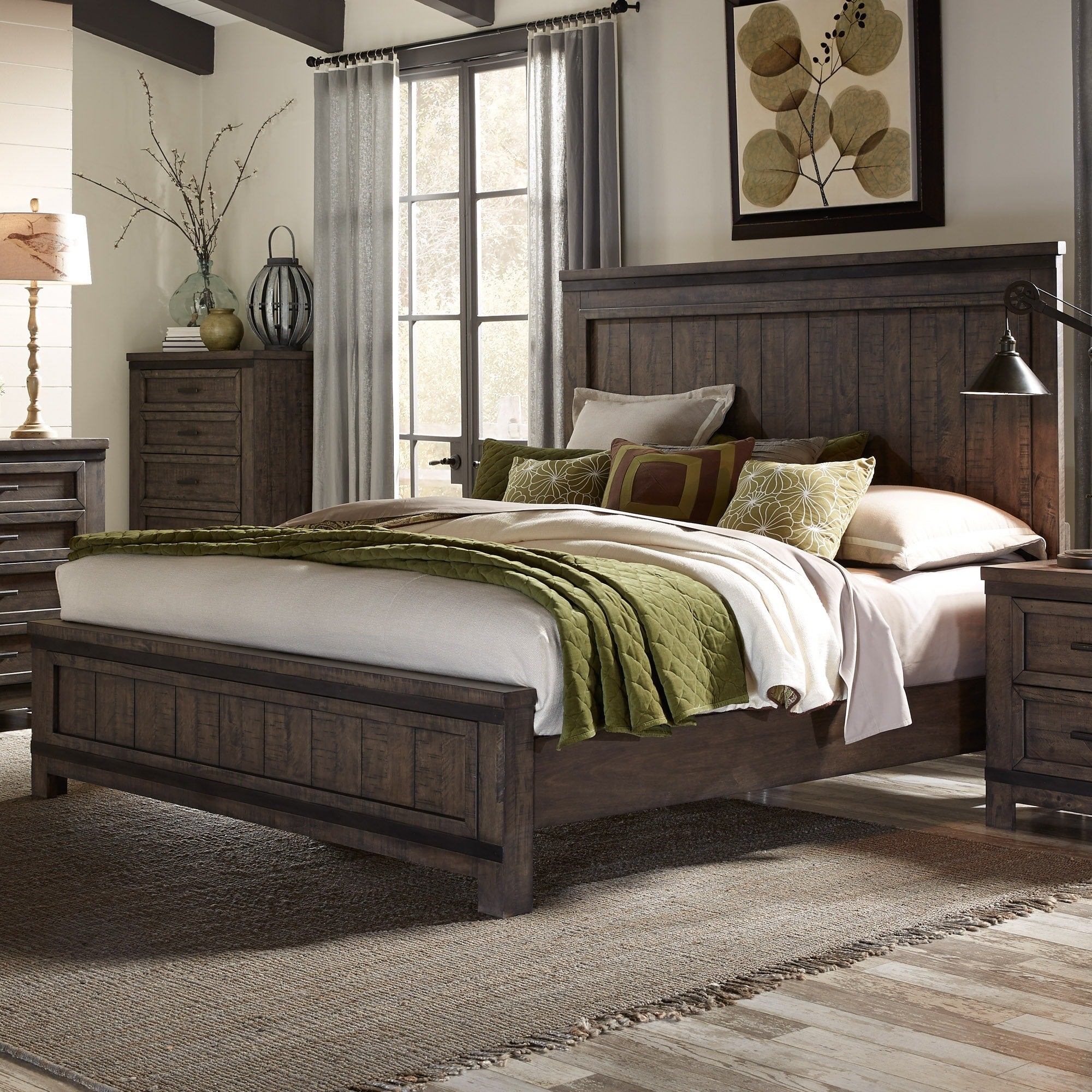 Thornwood Hills Rock Beaten Gray Panel Bed