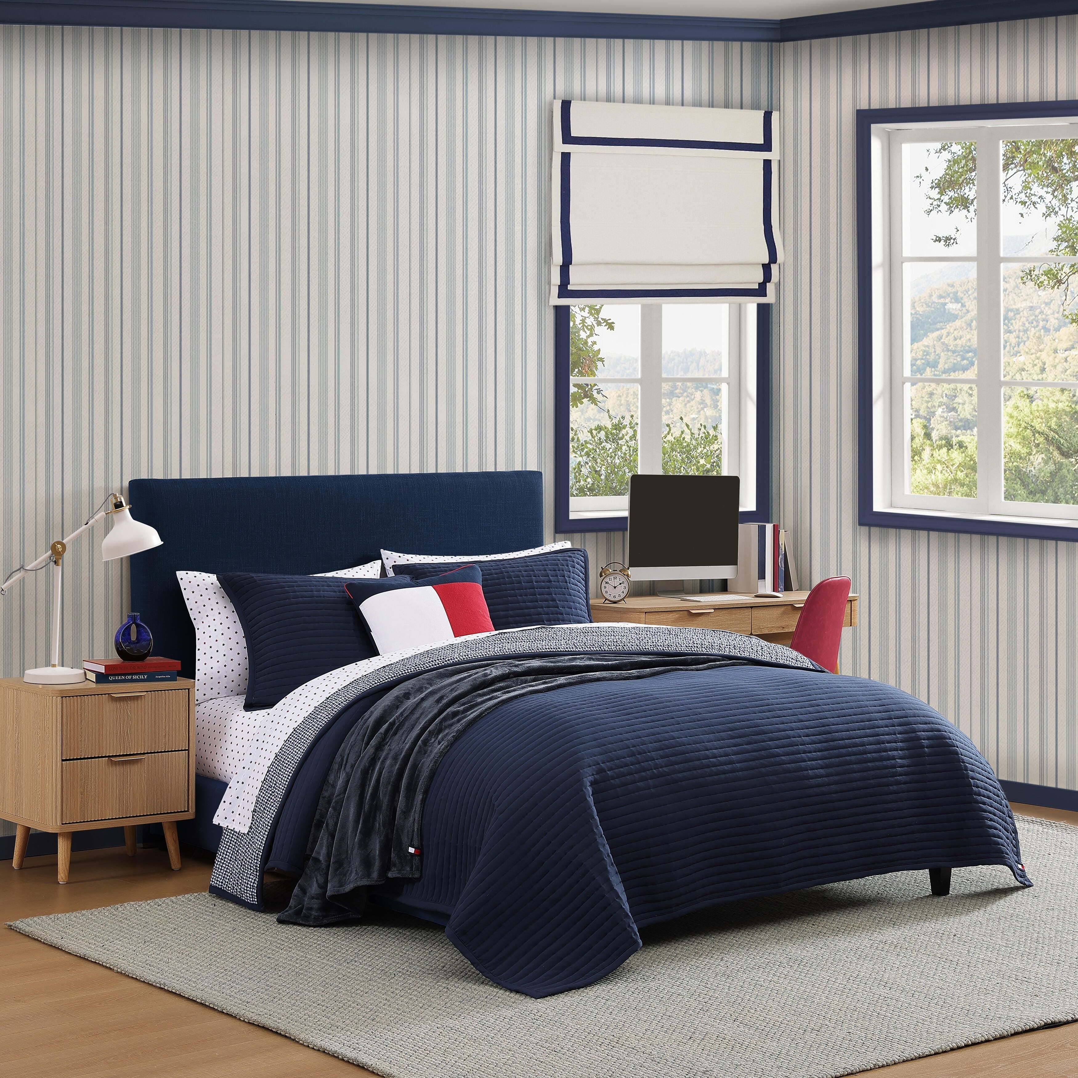 Tommy Hilfiger Solid Gardena Check Reversible Blue Quilt Set