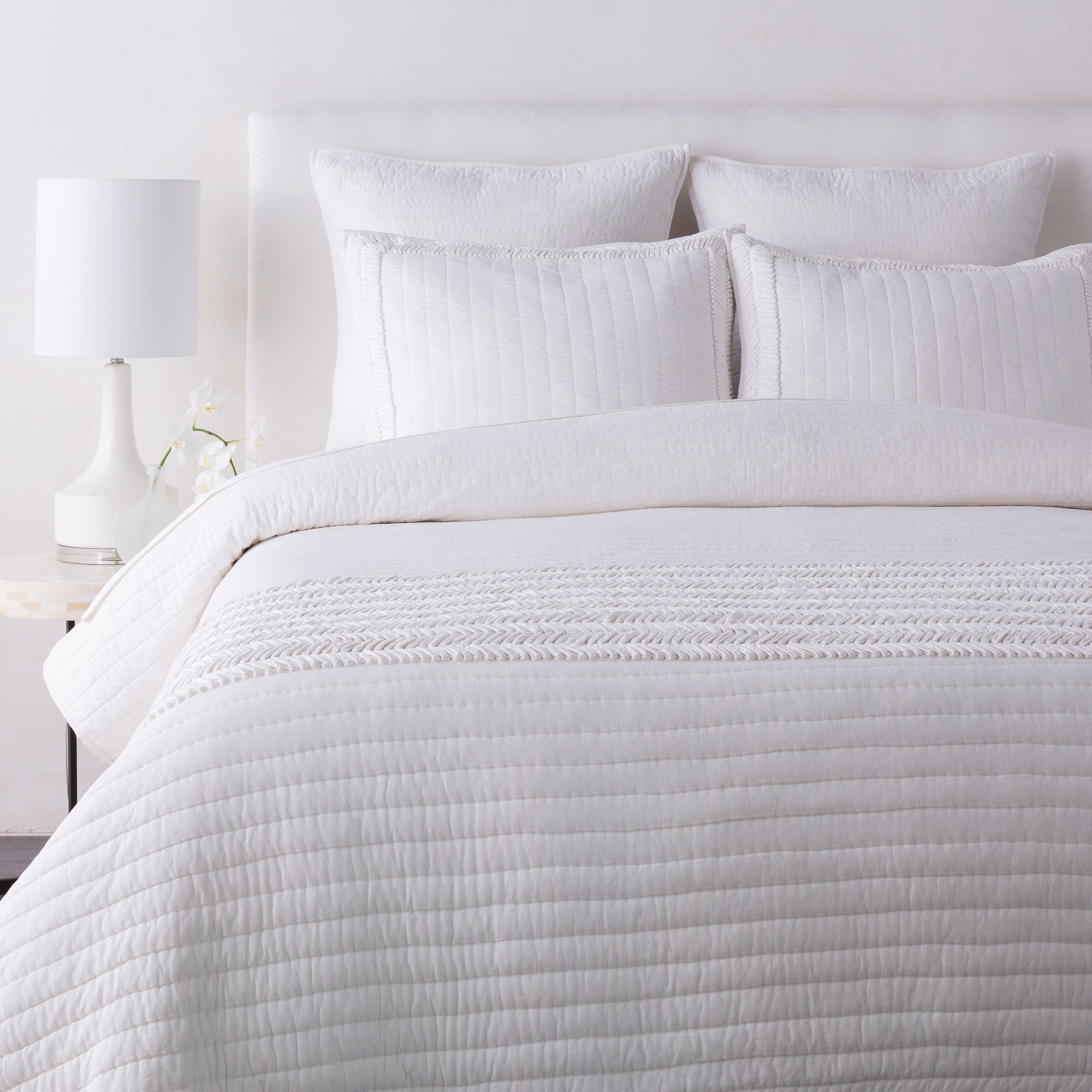Umeko White Modern Quilt Set