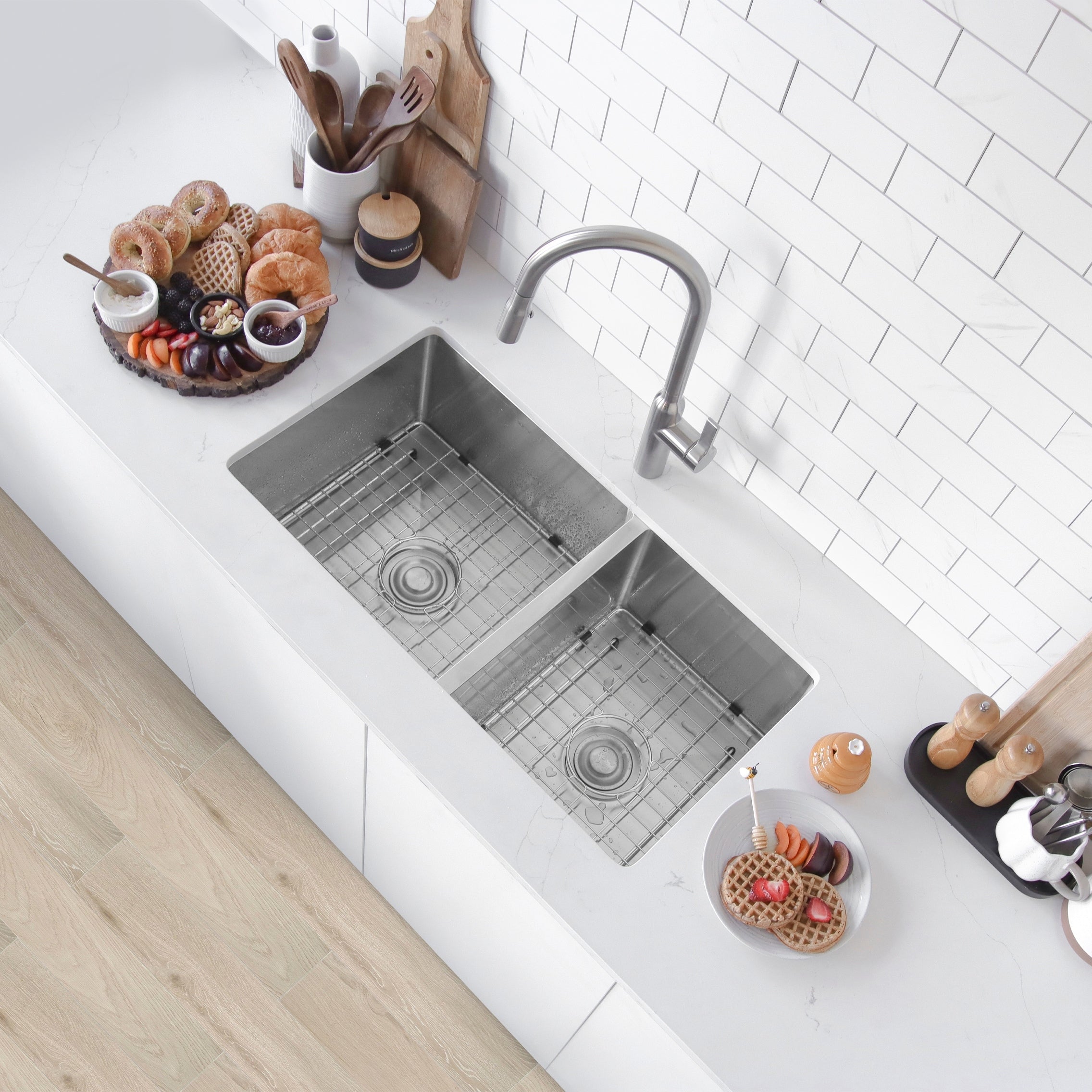 32 Kitchen Sink 16 Gauge Stainless Steel With Grids S 305Xg Crystal 32 X 19 X 10