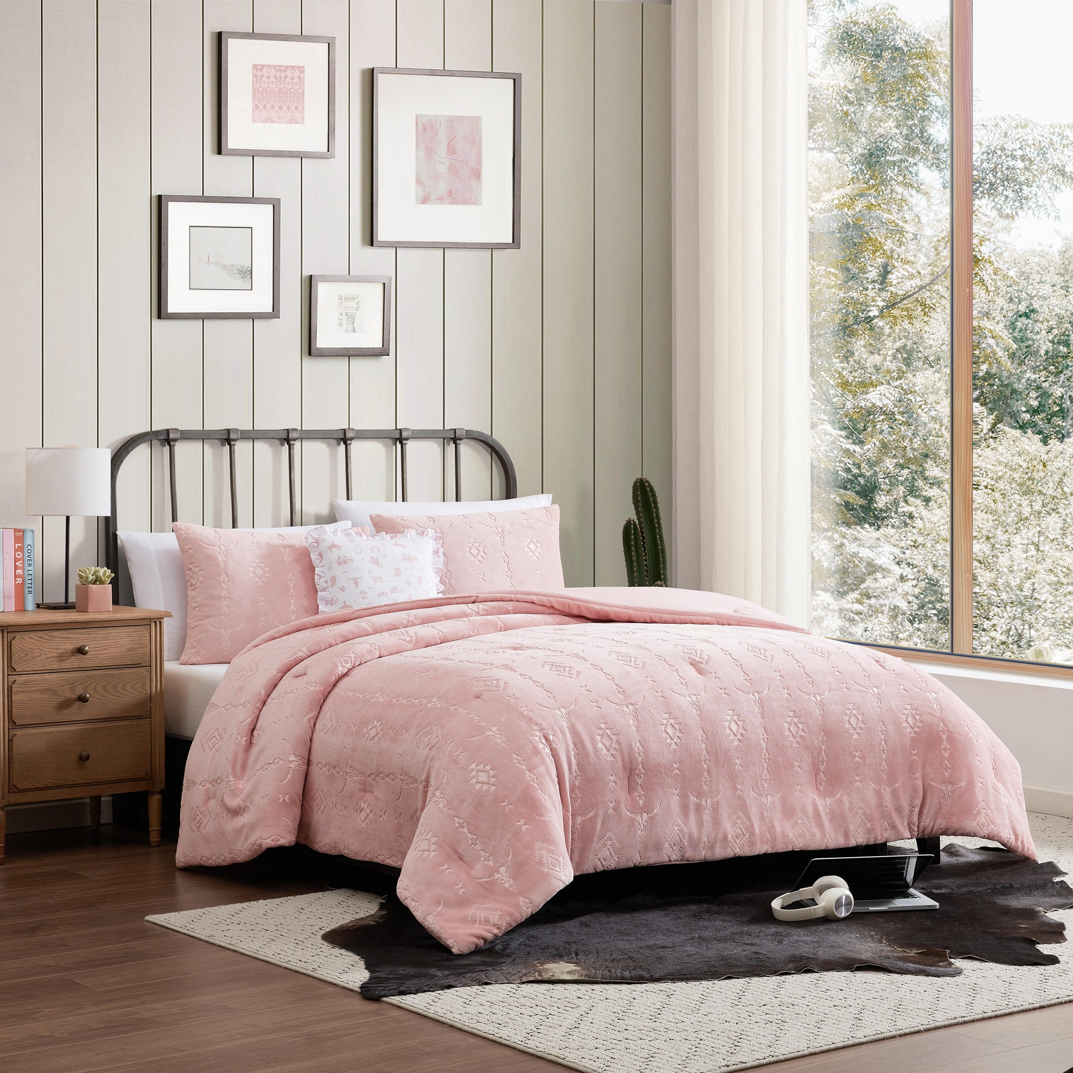 Wrangler Steer Head Stripe Reversible Comforter Set With Decorative Pillow Pink