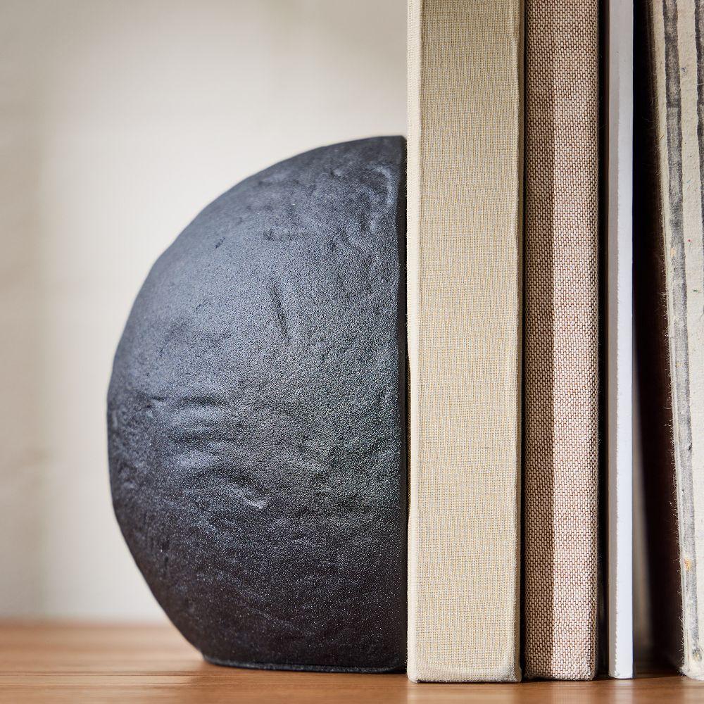 Bruke Bookend