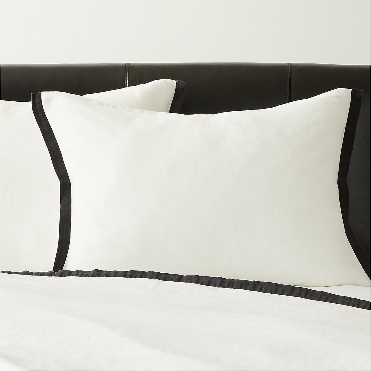Classic EUROPEAN FLAXâ¢-Certified Linen White with Black Border Full/Queen Duvet