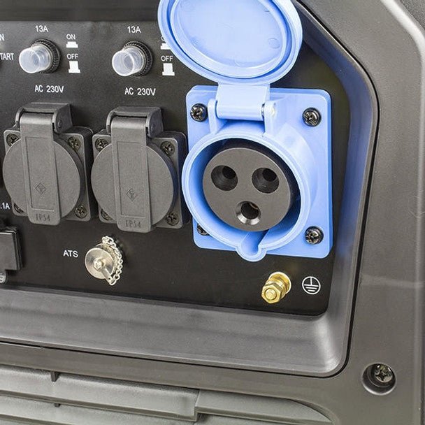 Hyundai 6600W / 6.6kW Petrol Inverter Generator, Remote Keyfob & Electric Start, Wheels & Closed Case Design, DC & USB | HY6500SEi