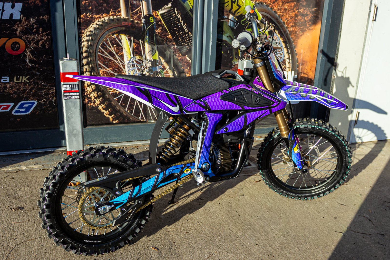 SUR RON HYPER BEE NIKE TN GRAPHICS KIT