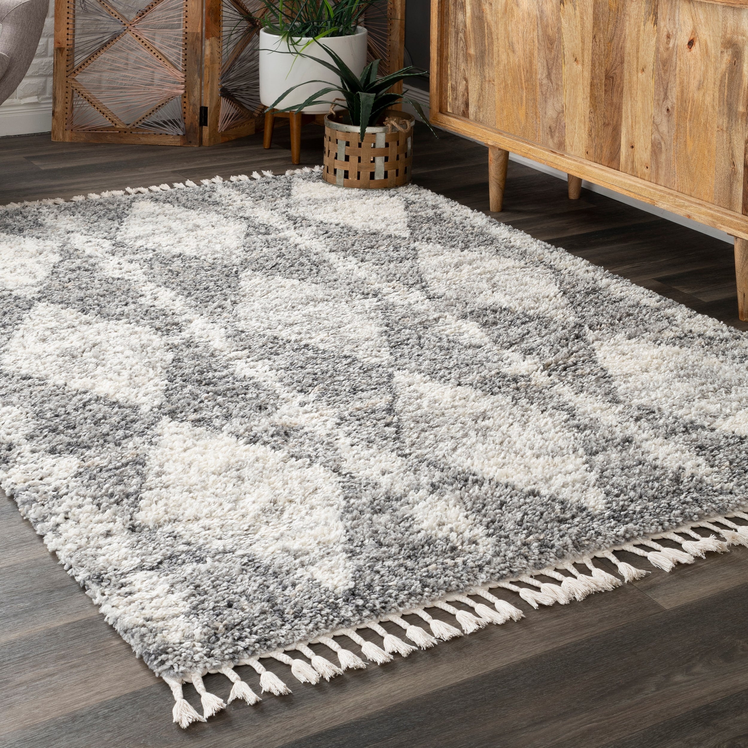 Porch Den Coventry Diamond Banded Tassel Area Rug
