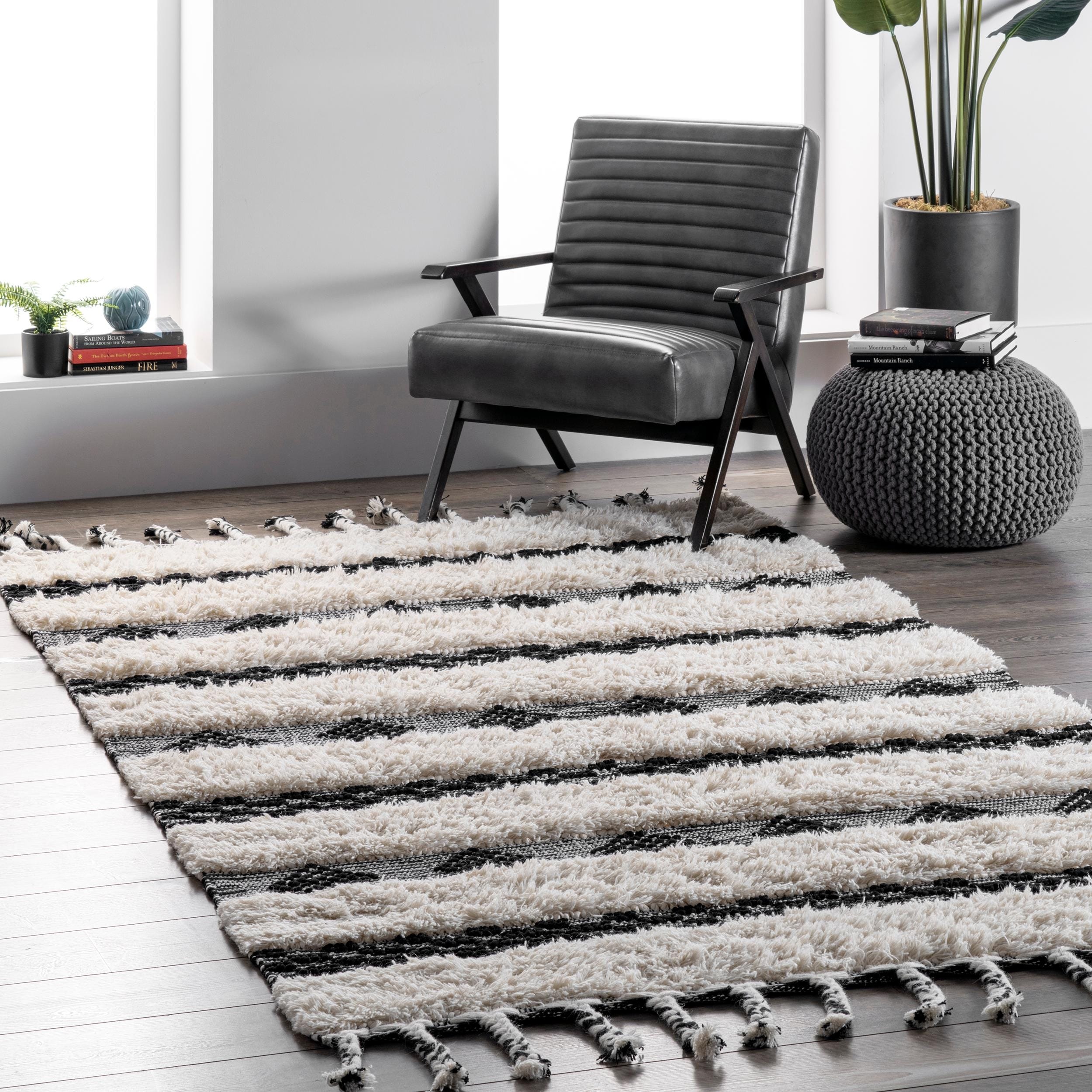 Nuloom Ivory Handmade Wool Cotton Geo Striped Shaggy Area Rug 5 X 8