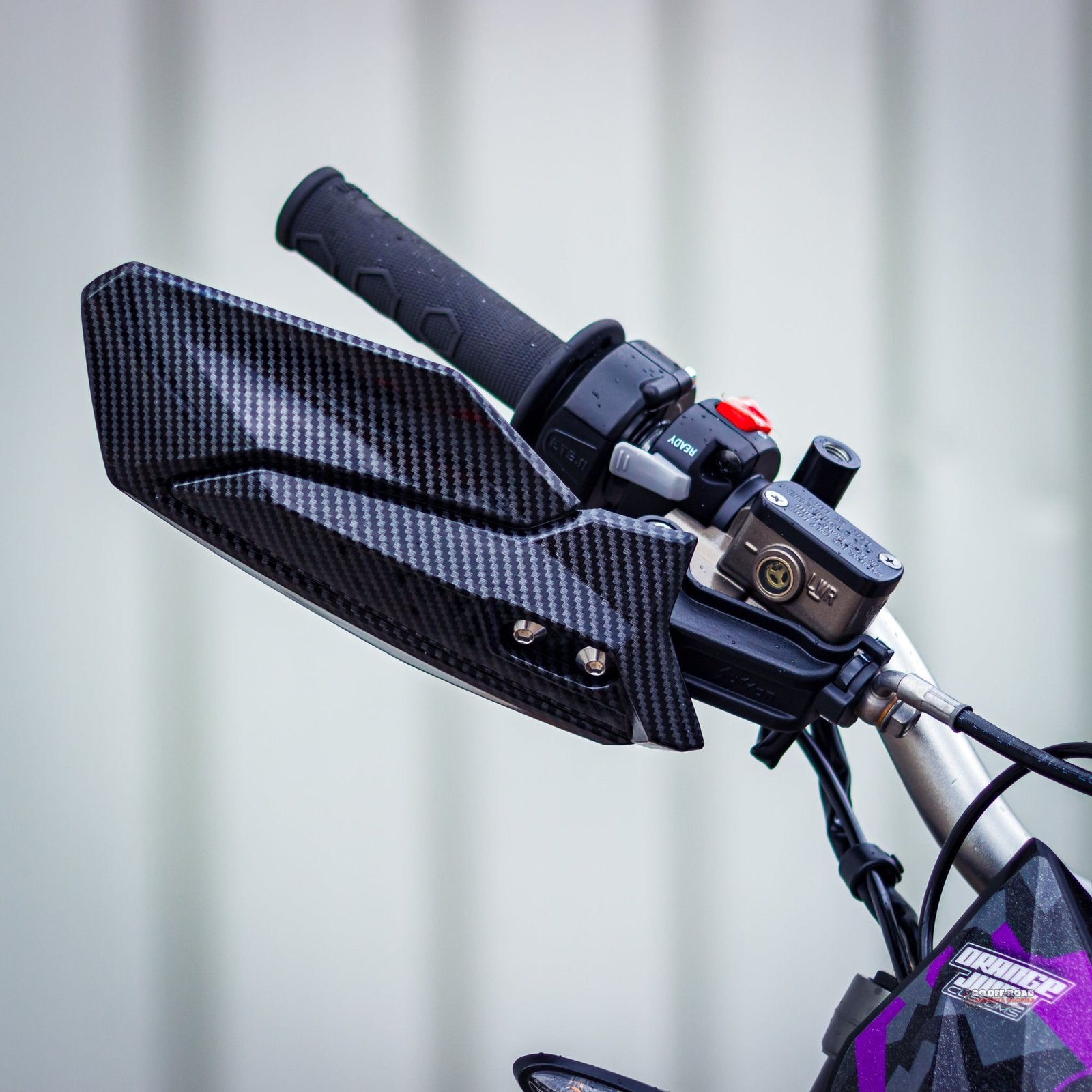 SUR RON ULTRA BEE HAND GUARD PAIR CARBON
